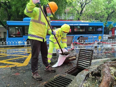  广州中心城区设56个防汛布防点 清疏雨水井699座，清理雨水篦子1200个