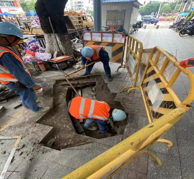  强化井盖抢修整改，广州市黄埔区城管筑牢安全防线