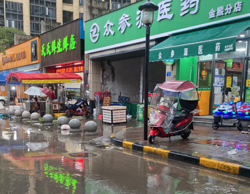   广州花都疏通排水，积水不再