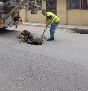  清理疏通下水道 环境整治见实效